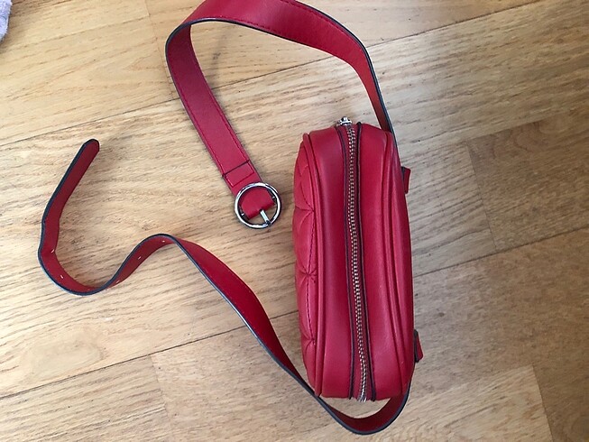 Mango ve stradivarius çantası Prada ve laura ashely