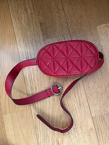 Beden beyaz Renk Mango ve stradivarius çantası Prada ve laura ashely