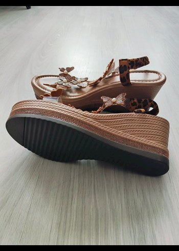 Kahverengi Leopar Desenli incili Dolgu Topuklu Sandalet - Görsel 4