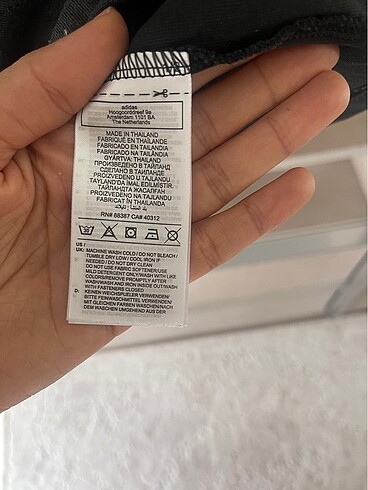 s Beden siyah Renk Orjinal adidas tşört