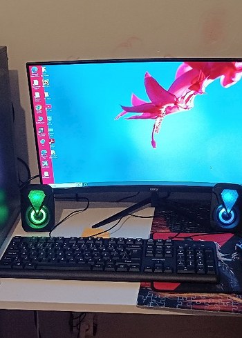 RGB Işıklı Çok Renkli Masaüstü Bilgisayar
