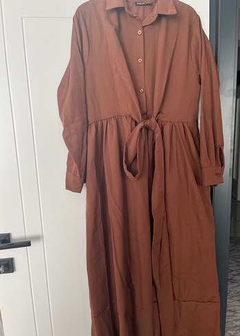 Diğer Kemer Detaylı Kahverengi Uzun Elbise