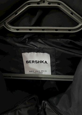 s Beden siyah Renk BERSHKA Siyah Yüksek Yakalı Şişme Yelek