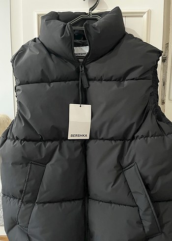 BERSHKA Siyah Yüksek Yakalı Şişme Yelek