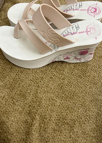 yumuşacık tarz parmak arasıTopuk Terlik marka temsili - Görsel 4