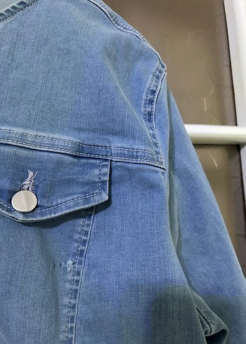 Nakış Detaylı Kadın Kot Ceket marka temsilidir - Görsel 5
