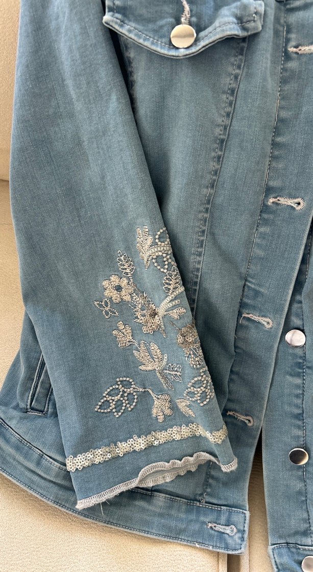 Nakış Detaylı Kadın Kot Ceket marka temsilidir - Görsel 2