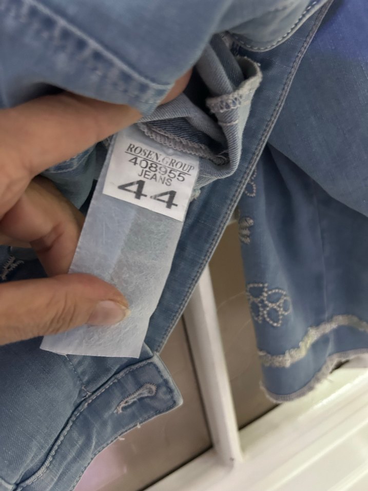 Nakış Detaylı Kadın Kot Ceket marka temsilidir - Görsel 4