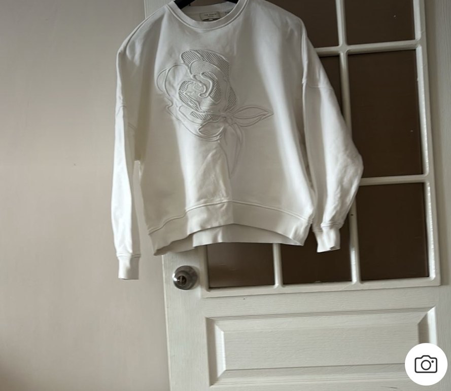 Kadın swit marka temsilidir ön kısmında belirsiz çay lekesi var - Görsel 3