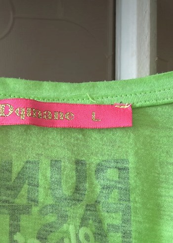 Yeşil Baskılı Kısa Kollu Kadın Tişört butik ürünüdür - Görsel 3