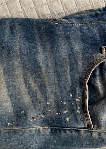 GUESS ligralı Kot Pantolon uygun sayılı giyilmiştir - Görsel 3