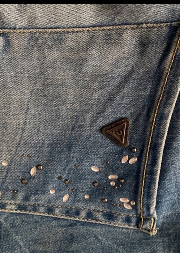 GUESS ligralı Kot Pantolon uygun sayılı giyilmiştir - Görsel 4