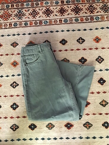 Su yeşili kot pantolon