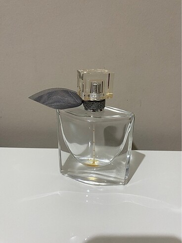 Mon guerlain parfüm şişesi