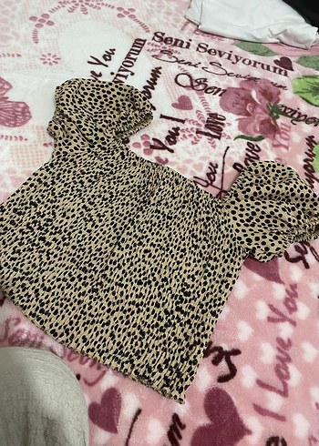 Leopar Desenli Kısa Kollu Fırfırlı Bluz - Görsel 2