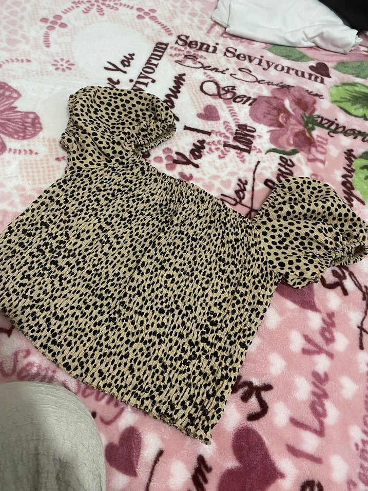 Leopar Desenli Kısa Kollu Fırfırlı Bluz - Görsel 2
