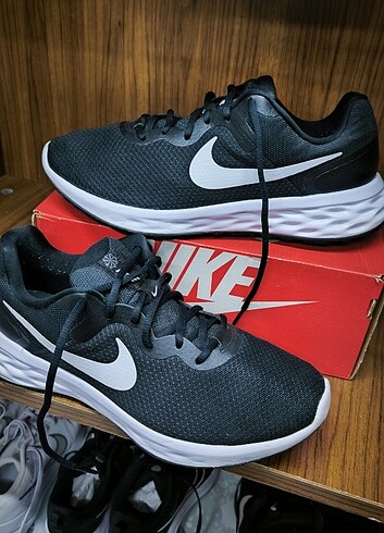 44 Beden Nike revolution 