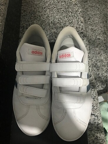 Adidas kız çocuk 35 numara orjinal kutulu