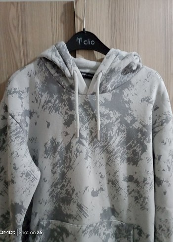 Gri Kapüşonlu Batik Desenli Kadın Sweatshirt - Görsel 4