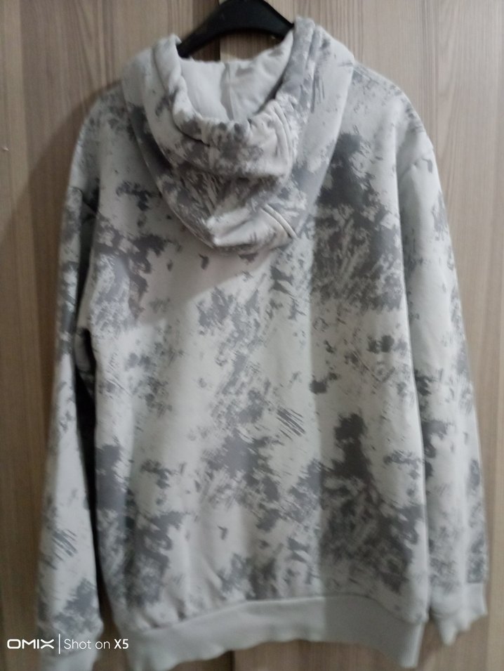 Gri Kapüşonlu Batik Desenli Kadın Sweatshirt - Görsel 2