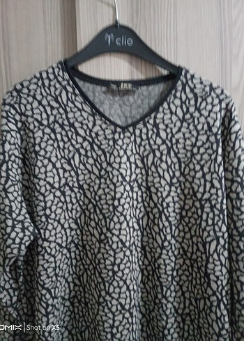 Gri Yılan Desenli V Yakalı Kadın Bluz - Görsel 3