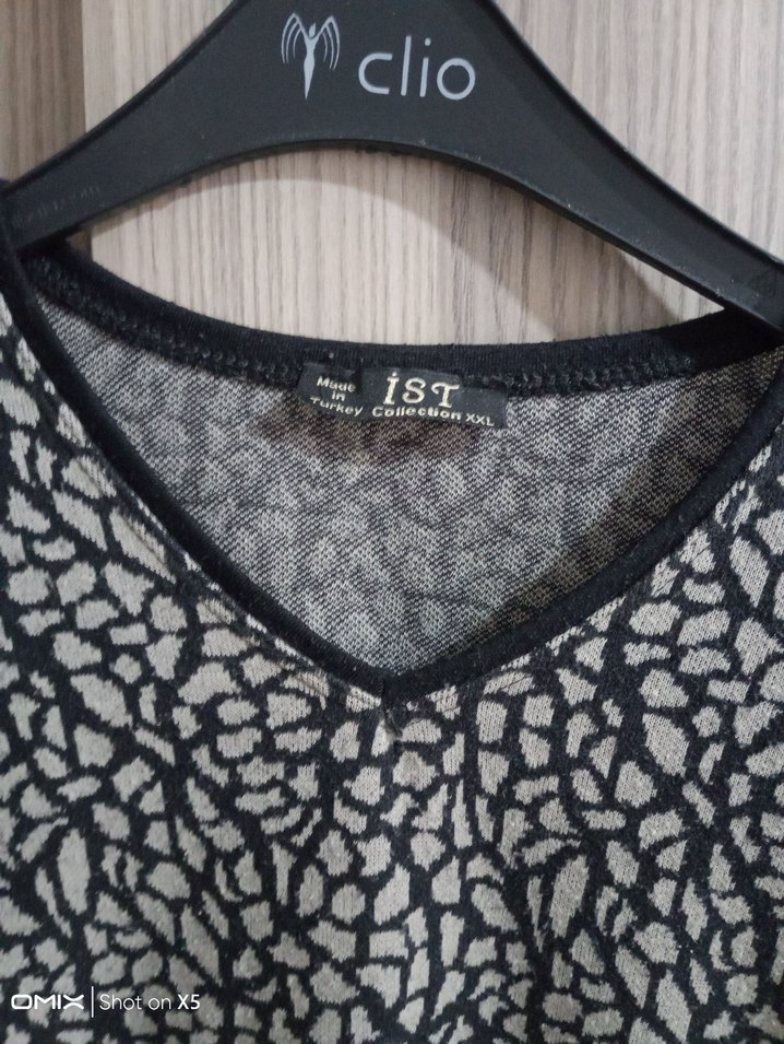 Gri Yılan Desenli V Yakalı Kadın Bluz - Görsel 2