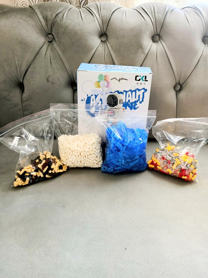 1888 parça astronot lego - Görsel 3