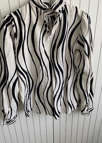LC Waikiki Zebra Desenli Uzun Kollu Pliseli Keten Bluz