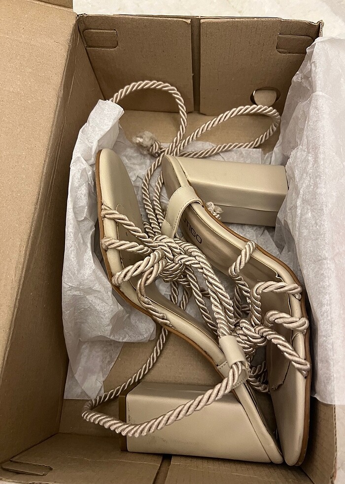 Flo 39 numara topuklu sandalet - Görsel 2