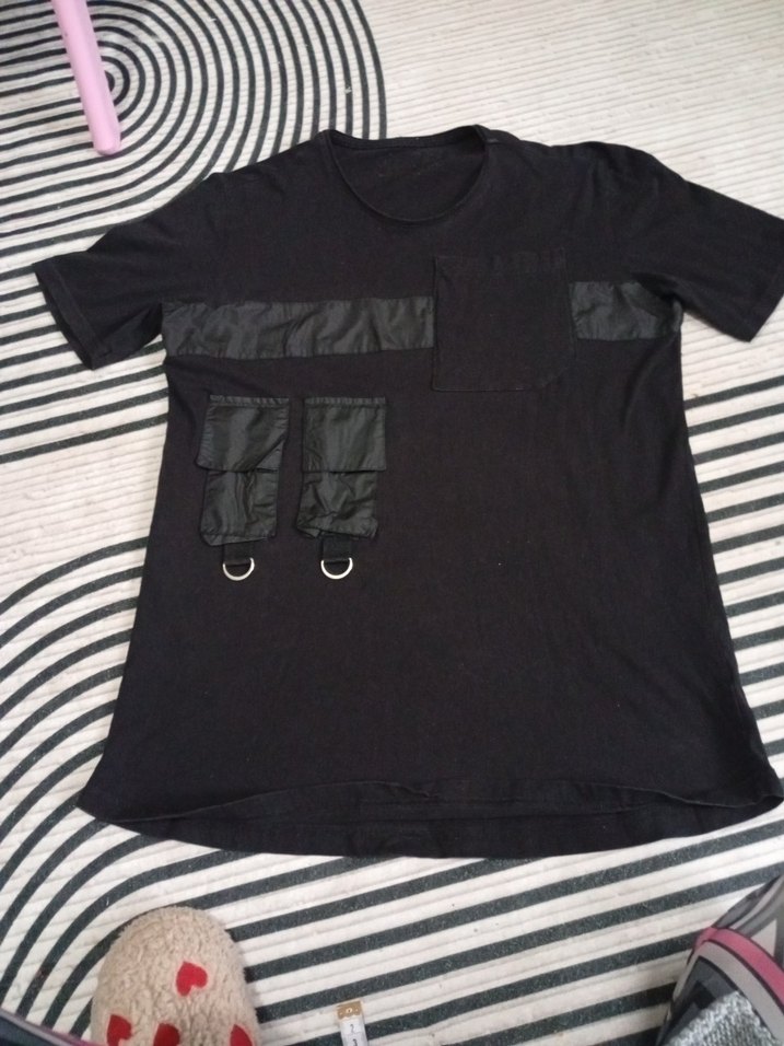 Siyah Kemerli Sokak Stili Tişört - Görsel 2