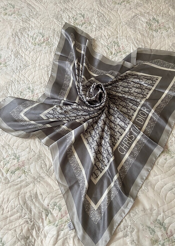 Dior eşarp - Görsel 2