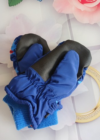 Erkek Çocuk Mavi Köpekbalığı Desenli Eldiven - Görsel 2