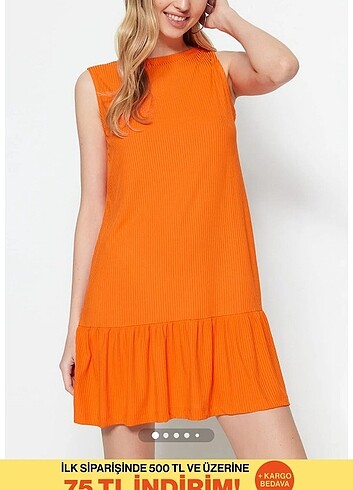 Trendyolmilla turuncu volanlı elbise 