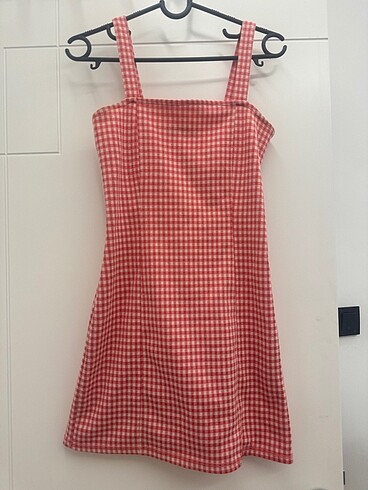 Mini yırtmaçlı pembe elbise