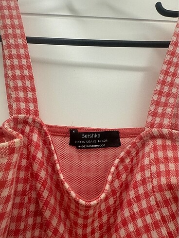 Bershka Mini yırtmaçlı pembe elbise