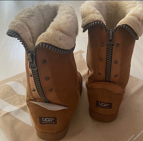 39 Beden Taba Rengi Fermuar Detaylı Ugg