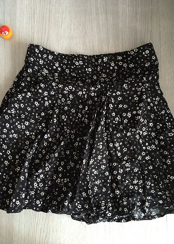 Siyah Mini Şort Etek Çiçek Desenli