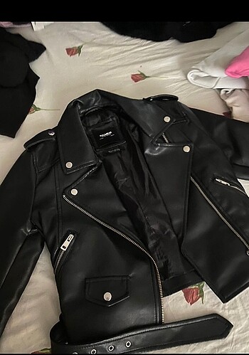 m Beden Pull and bear m beden siyah renk deri ceket