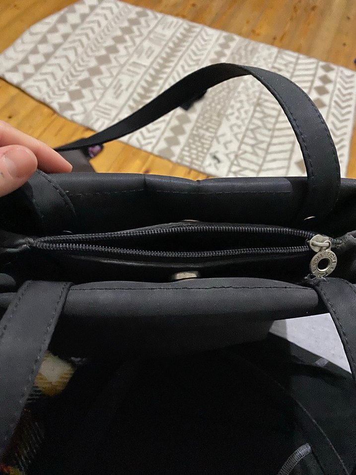 Sade Siyah Paraşüt Kumaş Omuz Çantası - Görsel 4