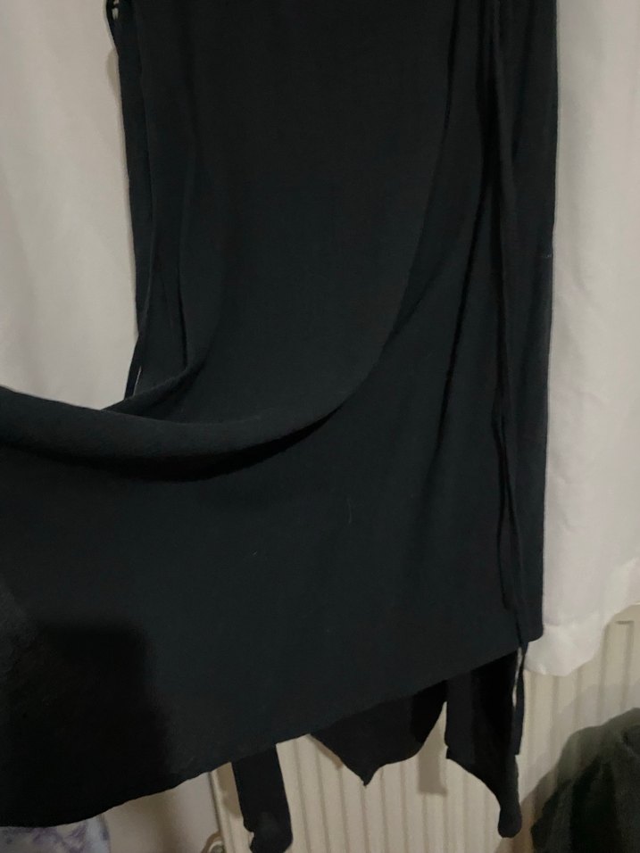 Siyah Kolsuz V Yaka Uzun Şile Bezi Elbise - Görsel 5