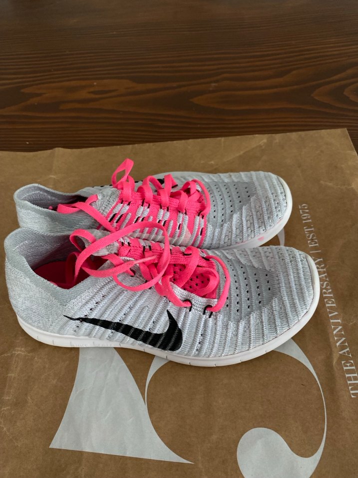 Nike Pembe Bağcıklı Gri Kadın Spor Ayakkabı - Görsel 2