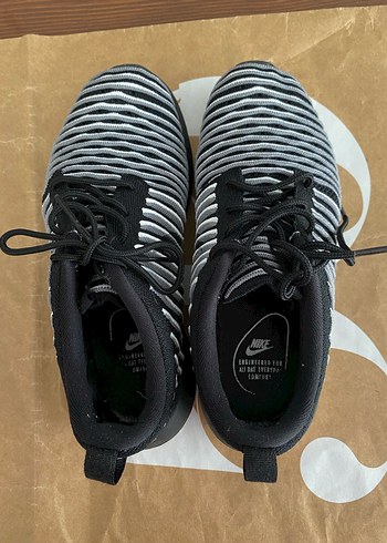 Nike Zebra Desenli Kadın Spor Ayakkabı - Görsel 2