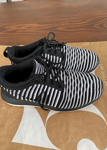 Nike Zebra Desenli Kadın Spor Ayakkabı - Görsel 5