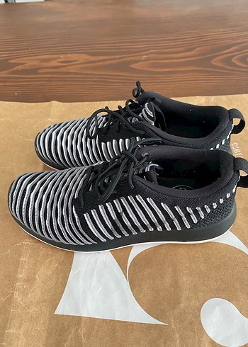 Nike Zebra Desenli Kadın Spor Ayakkabı - Görsel 4