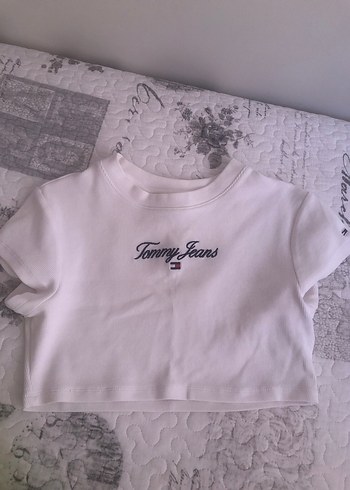 Beyaz kısa kollu, baskılı crop tişört