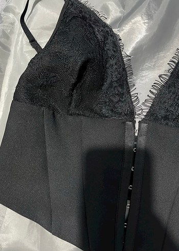 Siyah Dantel Detaylı Gotik Büstiyer - Görsel 2
