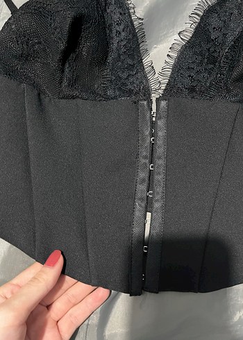 Siyah Dantel Detaylı Gotik Büstiyer - Görsel 3