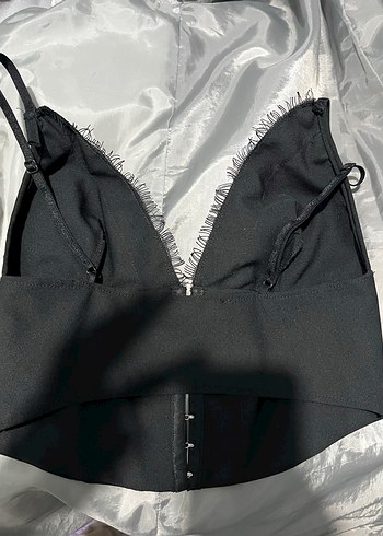 Siyah Dantel Detaylı Gotik Büstiyer - Görsel 5