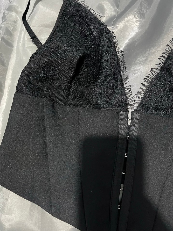 Siyah Dantel Detaylı Gotik Büstiyer - Görsel 2