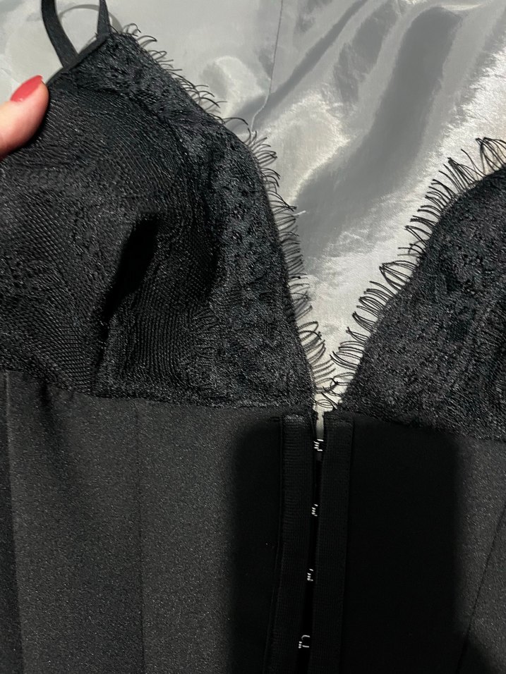 Siyah Dantel Detaylı Gotik Büstiyer - Görsel 4